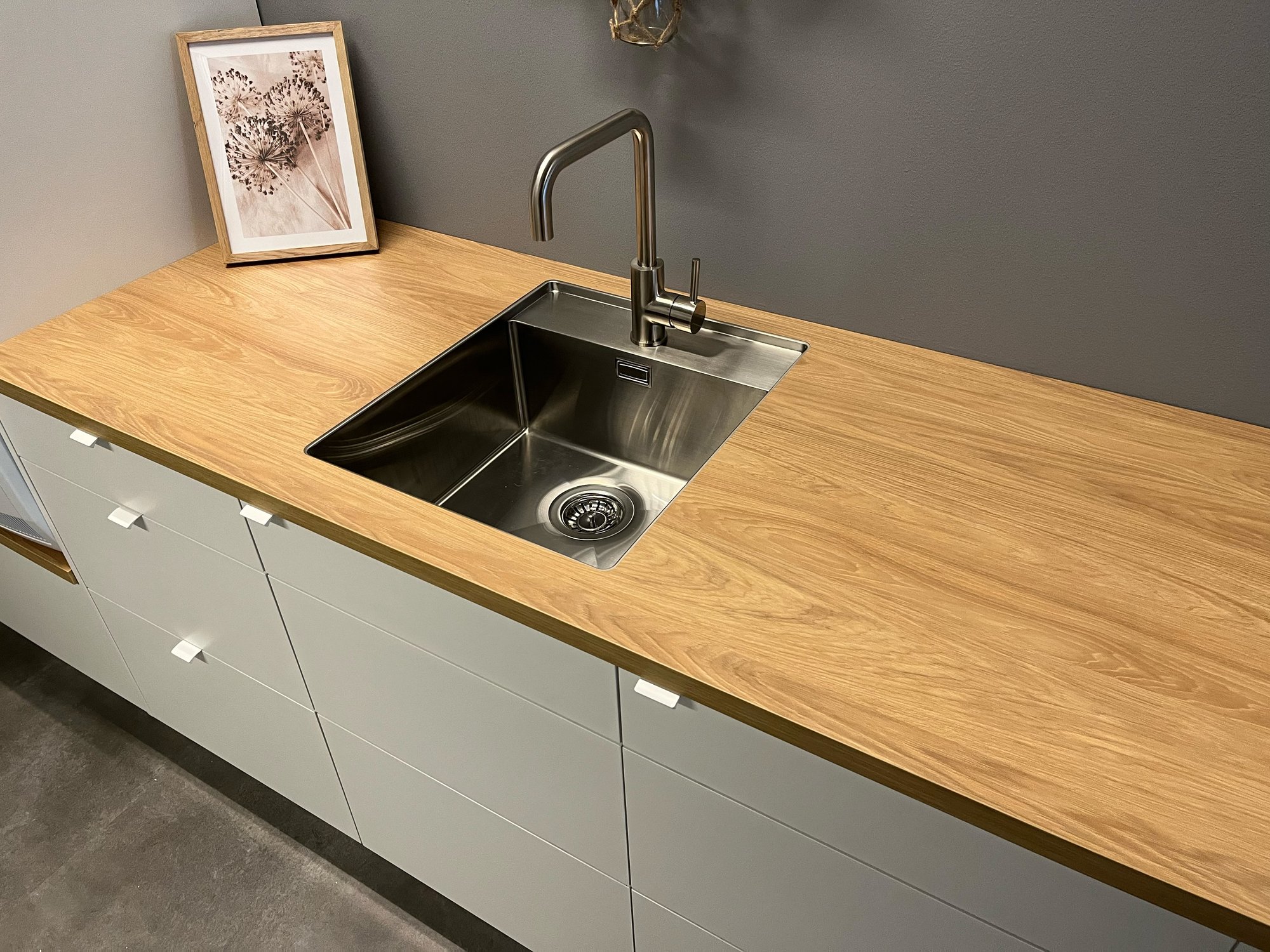 Natural Hickory Laminat bordplade i miljø - leveret af Min Bordplade - Trælook bordplader